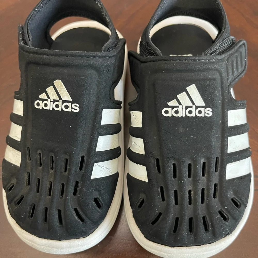 Adidas Kids Closed Toe Black & White, Water Sandals Size 7k with Velcro Closure